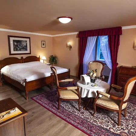 Zamek Stirin 4*