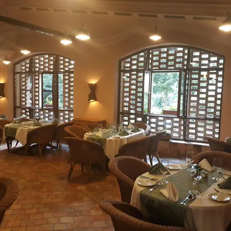Zamek Stirin Hotell