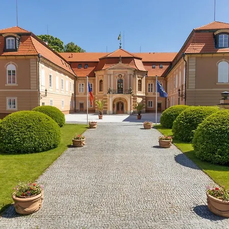 Zamek Stirin Hotell Velké Popovice