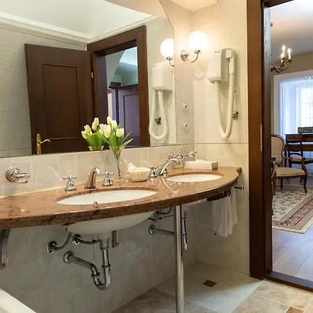 Zamek Stirin Hotell