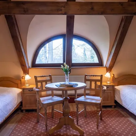 Zamek Stirin Hotell