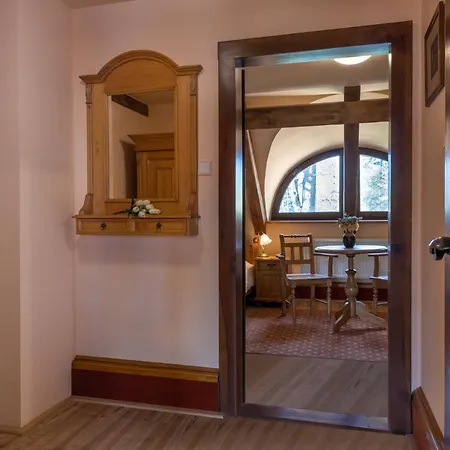 Zamek Stirin Hotell