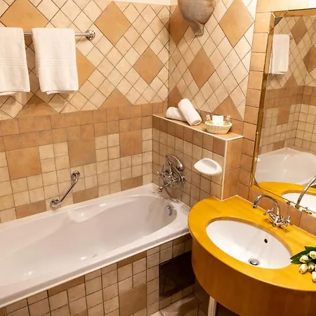 Zamek Stirin 4*