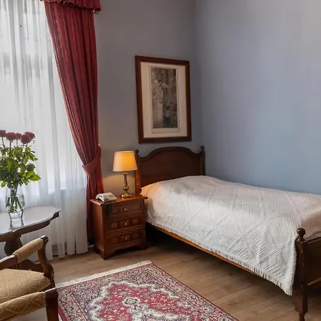 Hotell Zamek Stirin 4*