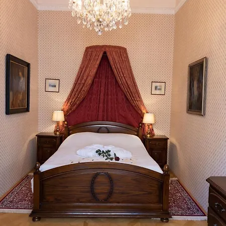 Zamek Stirin 4*