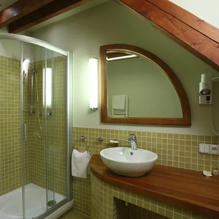 Zamek Stirin Hotell Velké Popovice