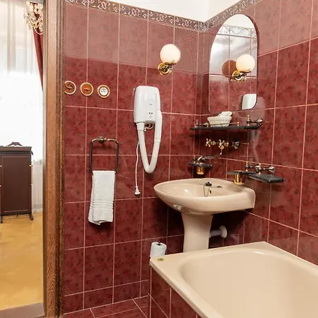 Hotell Zamek Stirin