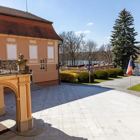 Hotell Zamek Stirin Velké Popovice