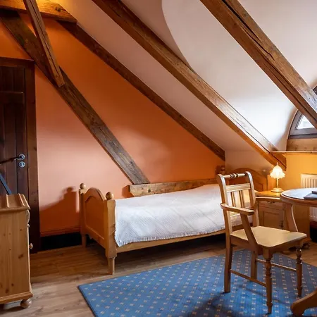 Zamek Stirin 4*
