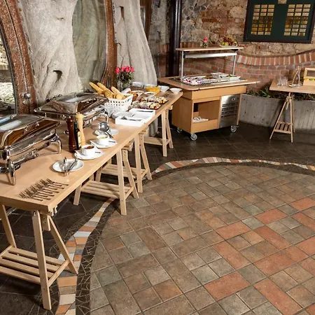 Zamek Stirin Hotell Velké Popovice