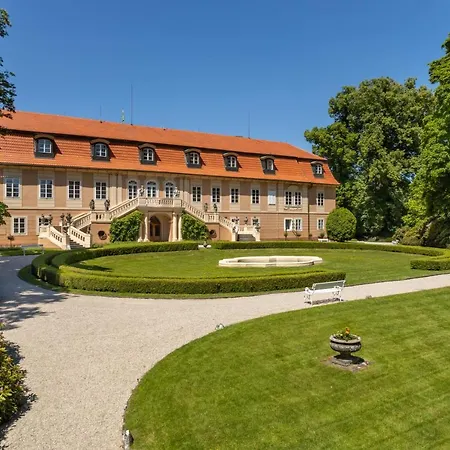 Hotell Zamek Stirin Velké Popovice