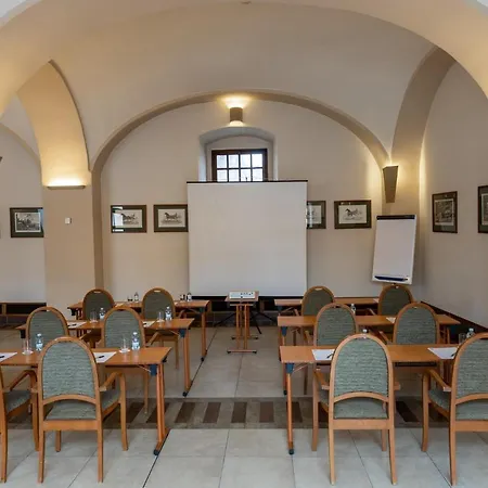 Zamek Stirin 4*
