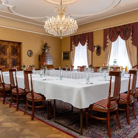 Zamek Stirin Hotell 4*