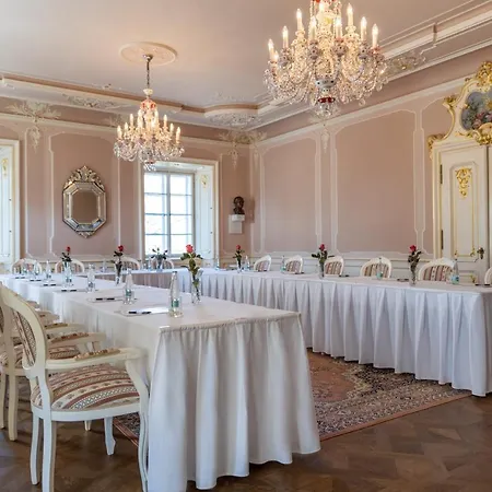 Zamek Stirin Hotell Velké Popovice