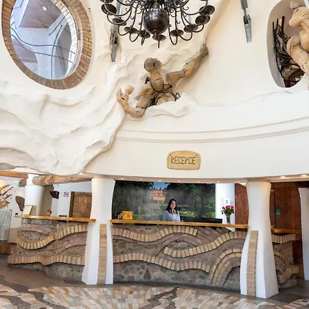 Zamek Stirin Hotel Velke Popovice