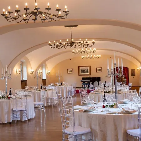Zamek Stirin 4* Velké Popovice