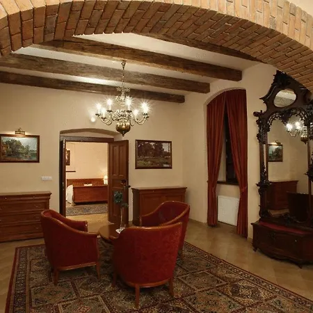 Hotell Zamek Stirin 4*