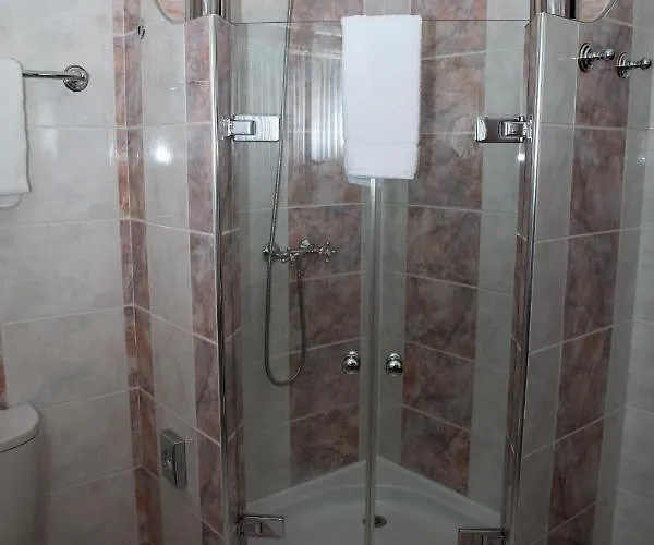 Zamek Stirin Hotel Velke Popovice